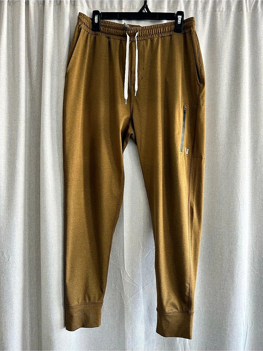 Vuori Sunday Performance Jogger Pants in Brown